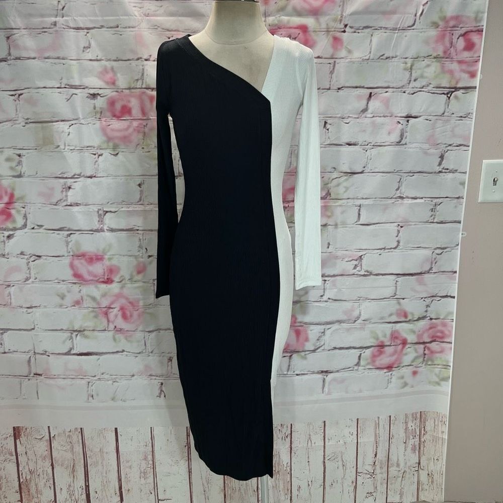 GSTQ NWT Rib-Knit white black Color block long sleeve midi Dress